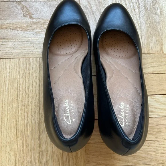 Clarks Women's Classic Black Heels - Picture 5 of 6
